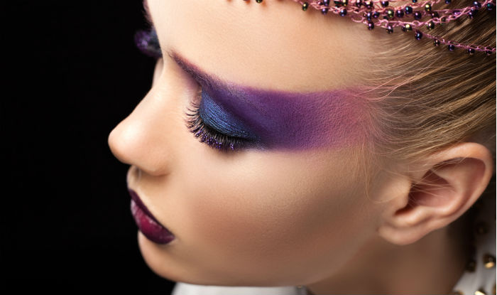 makijaż w kolorze ultrafiolet