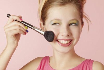 Czy dzieci i nastolatki dziewczyny mogą nosić makijaż ?