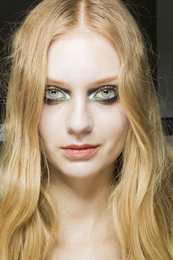 zielone cienie do powiek trend w makijażu na jesień
